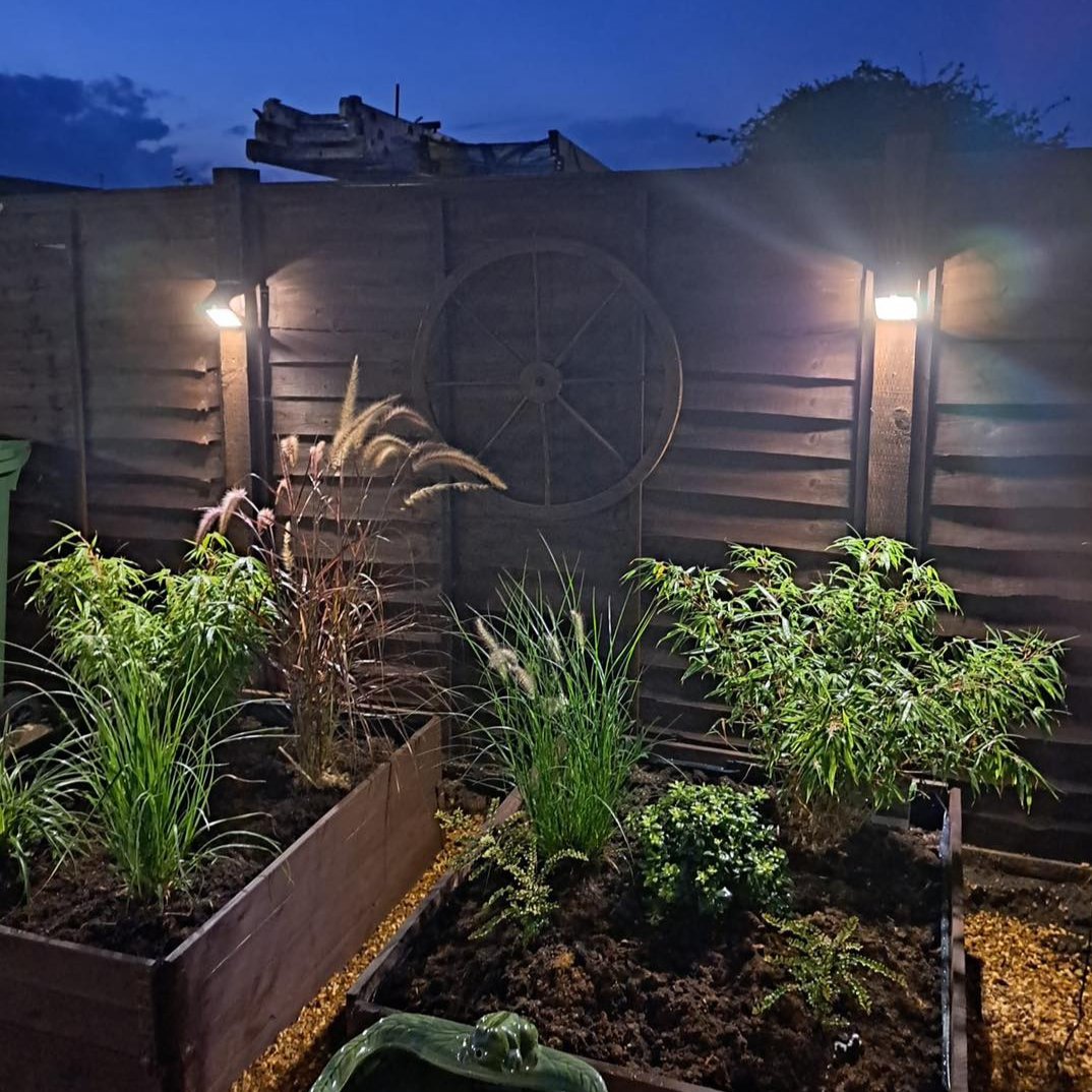 3+1 Gratis Solarna Led Reflektora sa 40 dioda